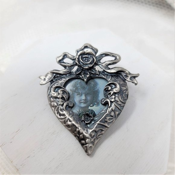 Vintage Pewter Finish Pin Brooch Photo Frame Heart - Picture 2 of 6
